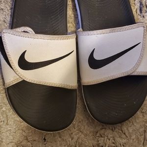 Nike mens black and white slippers